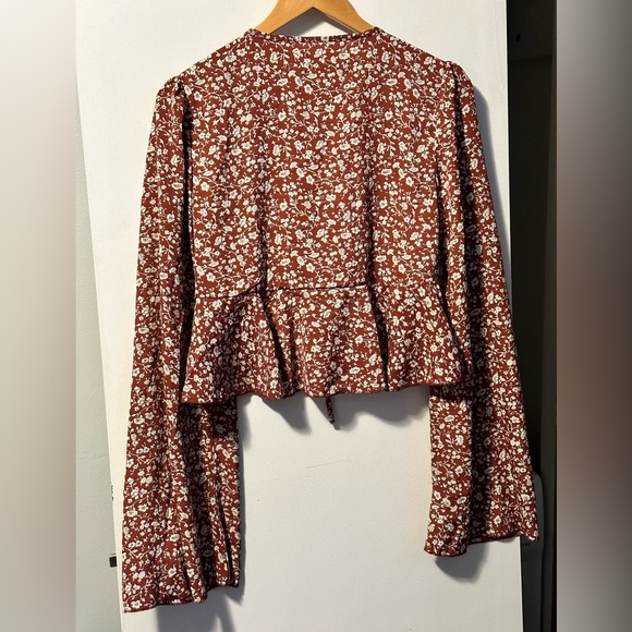 Brown floral tie up shrug style with long bell sleeves - Picture 7 of 8